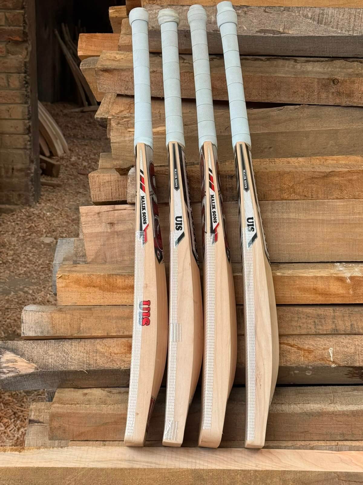 Kashmir Willow Cricket Bat (Handcrafted UIS Series)