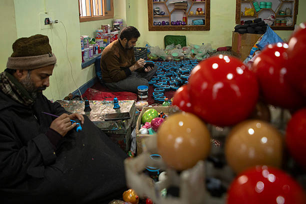 Kashmir Paper Machie: The Art of Turning Paper into Timeless Beauty — image 4
